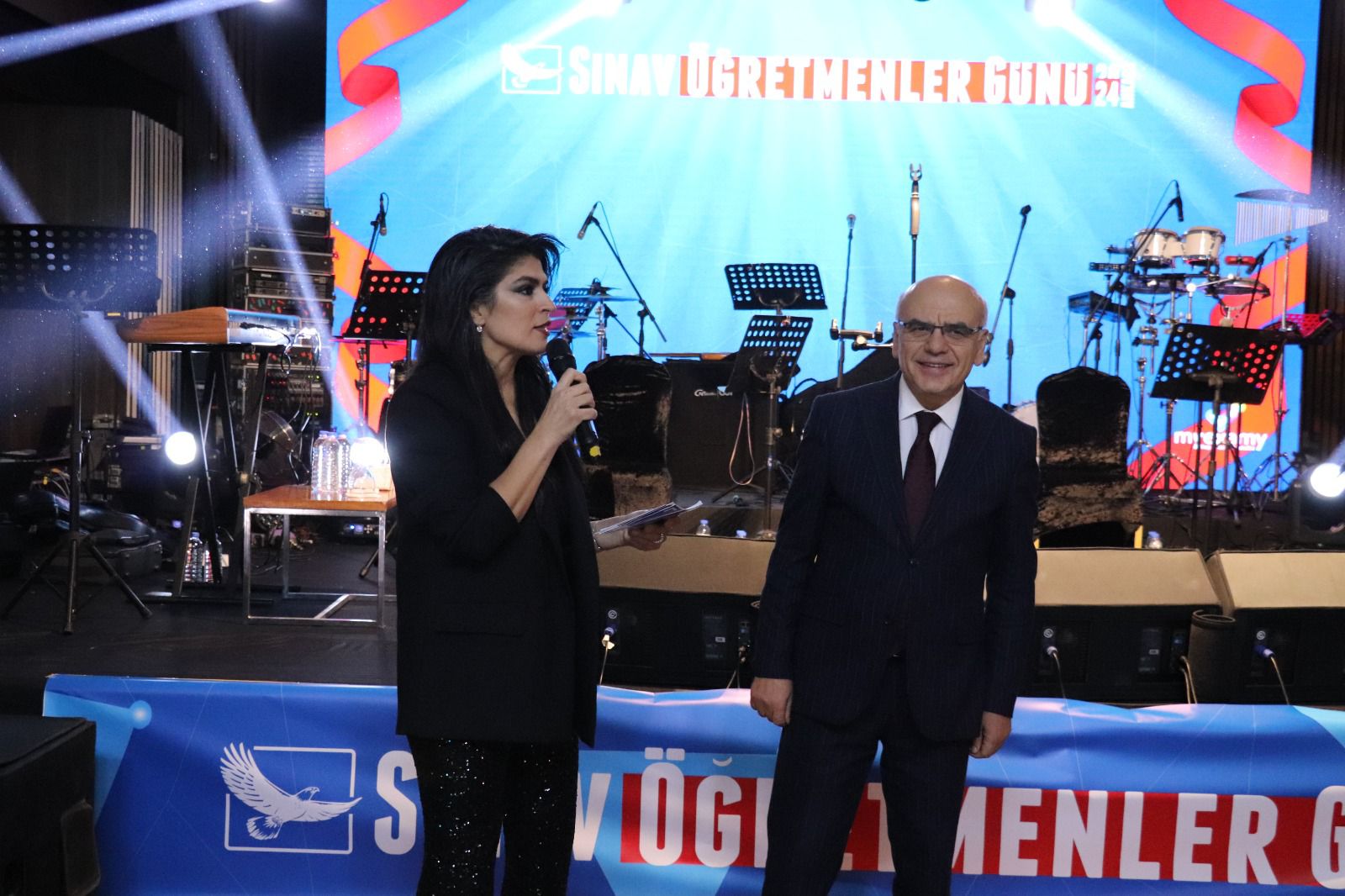 SINAV KOLEJİ ÖĞRETMENLER GÜNÜ ÖYKÜ GÜRMAN 2025