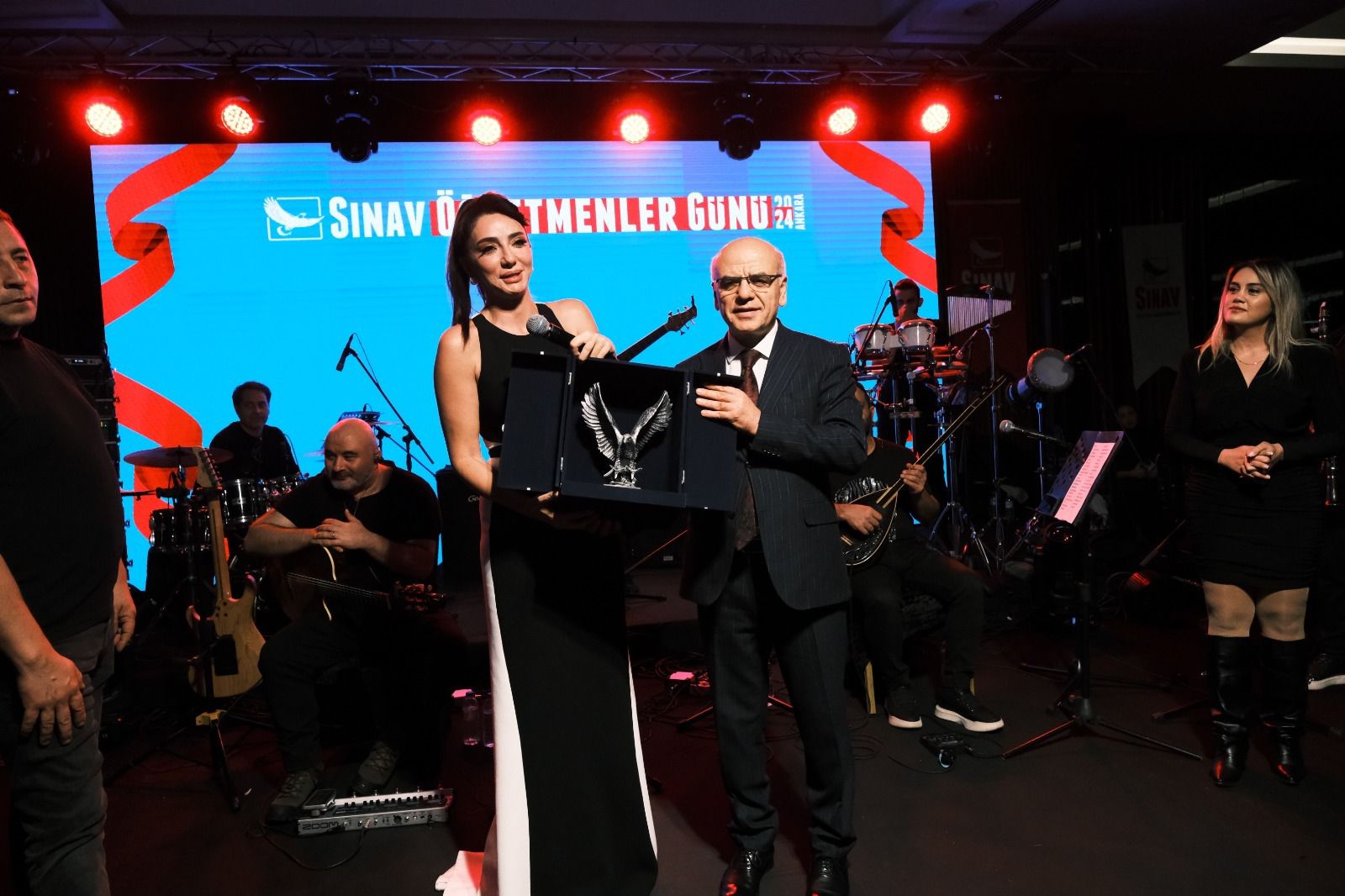 SINAV KOLEJİ ÖĞRETMENLER GÜNÜ ÖYKÜ GÜRMAN 2025