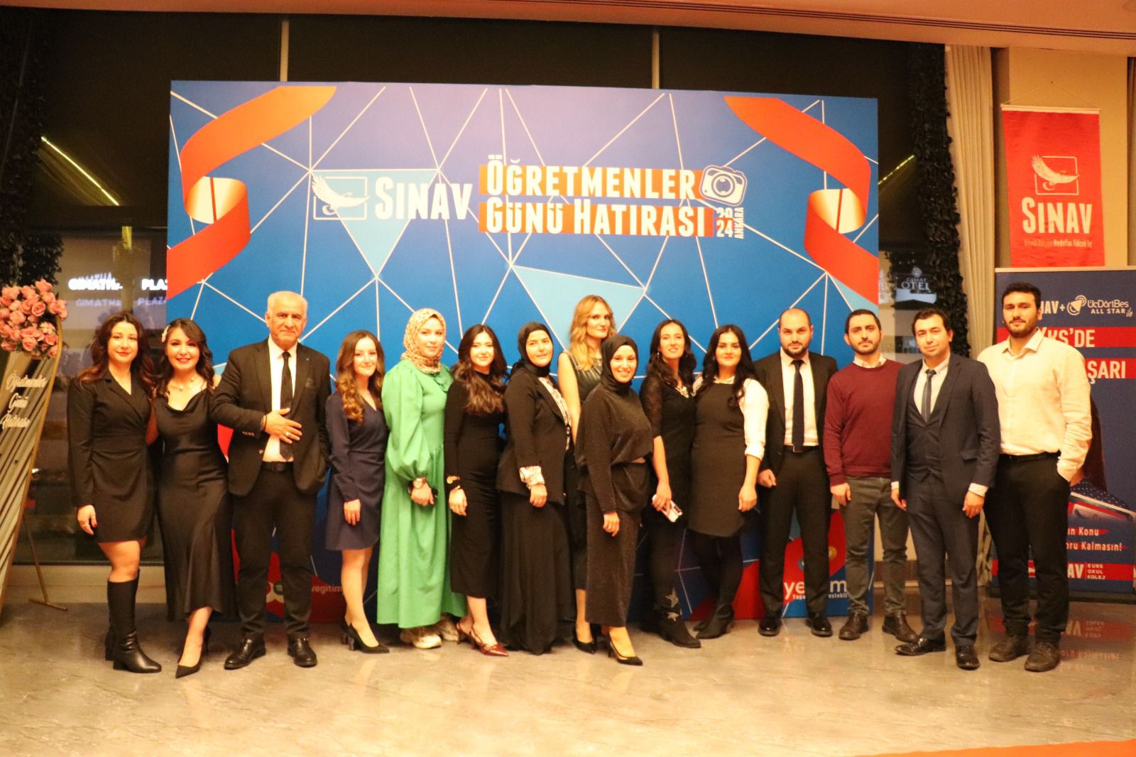 SINAV KOLEJİ ÖĞRETMENLER GÜNÜ ÖYKÜ GÜRMAN 2025
