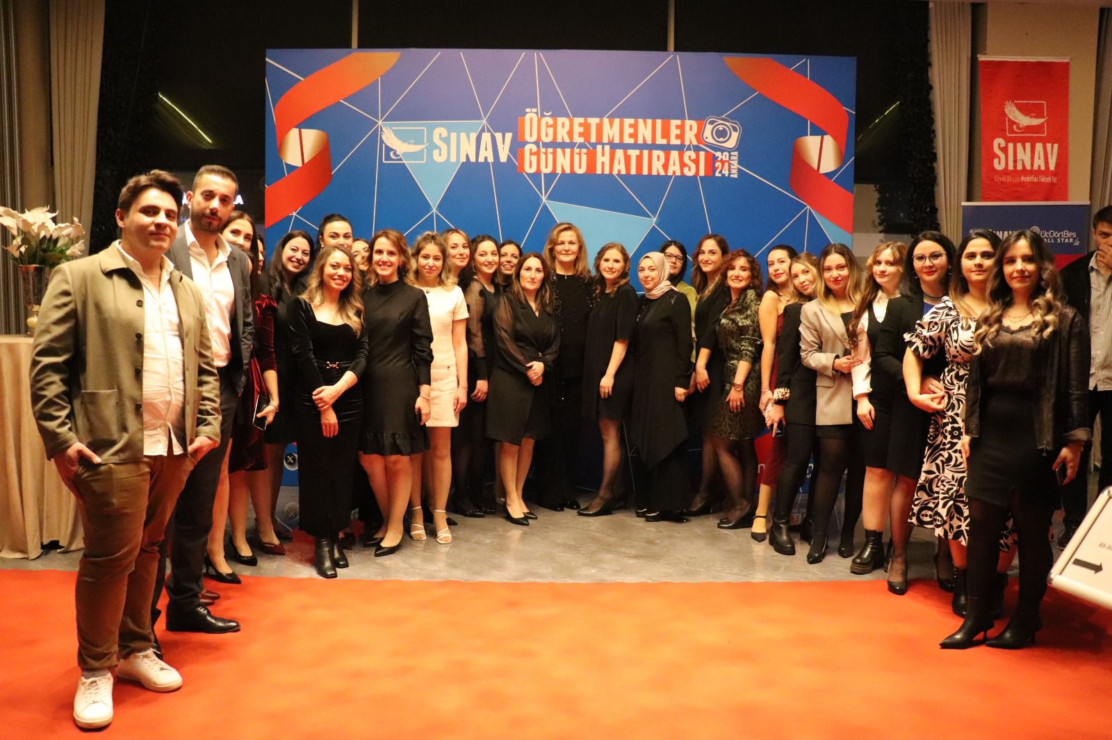 SINAV KOLEJİ ÖĞRETMENLER GÜNÜ ÖYKÜ GÜRMAN 2025