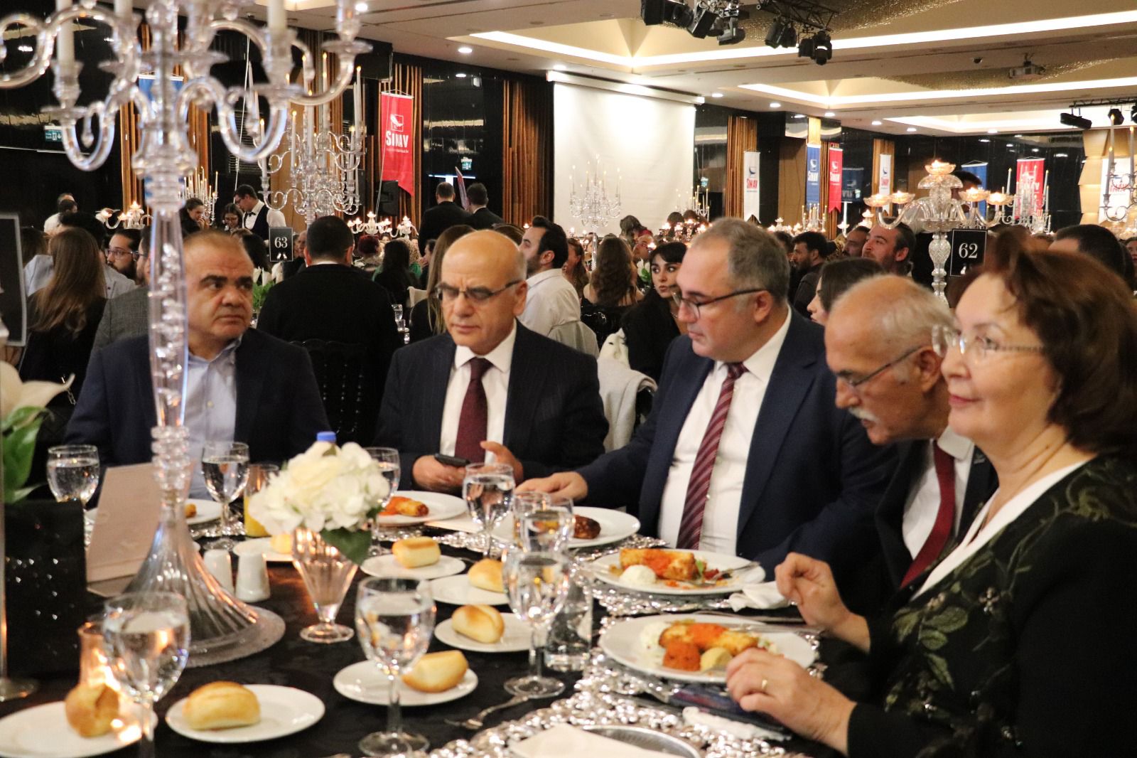 SINAV KOLEJİ ÖĞRETMENLER GÜNÜ ÖYKÜ GÜRMAN 2025