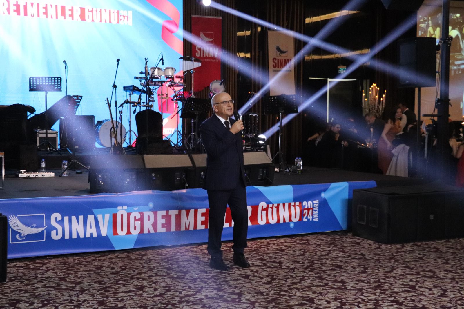 SINAV KOLEJİ ÖĞRETMENLER GÜNÜ ÖYKÜ GÜRMAN 2025