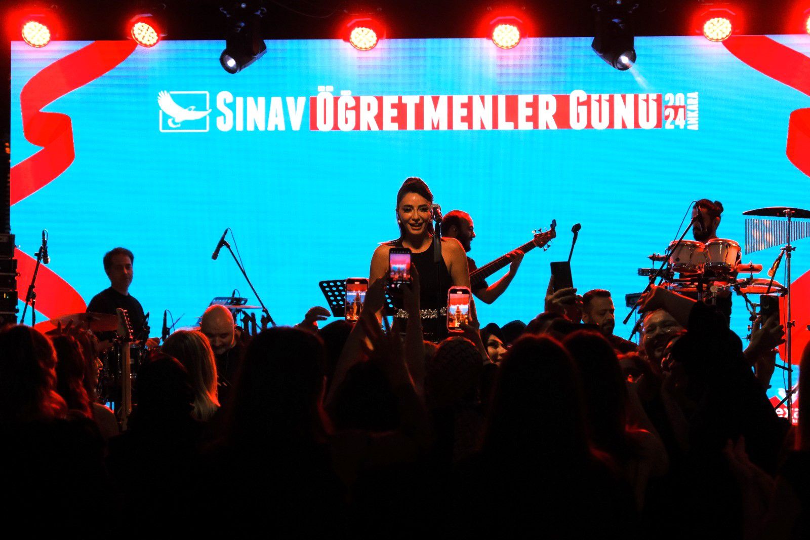 SINAV KOLEJİ ÖĞRETMENLER GÜNÜ ÖYKÜ GÜRMAN 2025