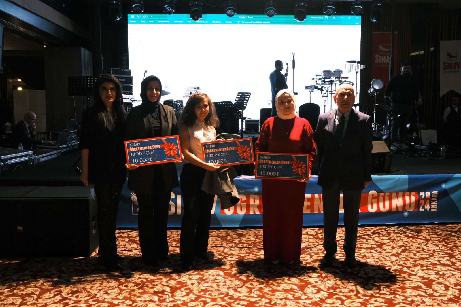 SINAV KOLEJİ ÖĞRETMENLER GÜNÜ ÖYKÜ GÜRMAN 2025
